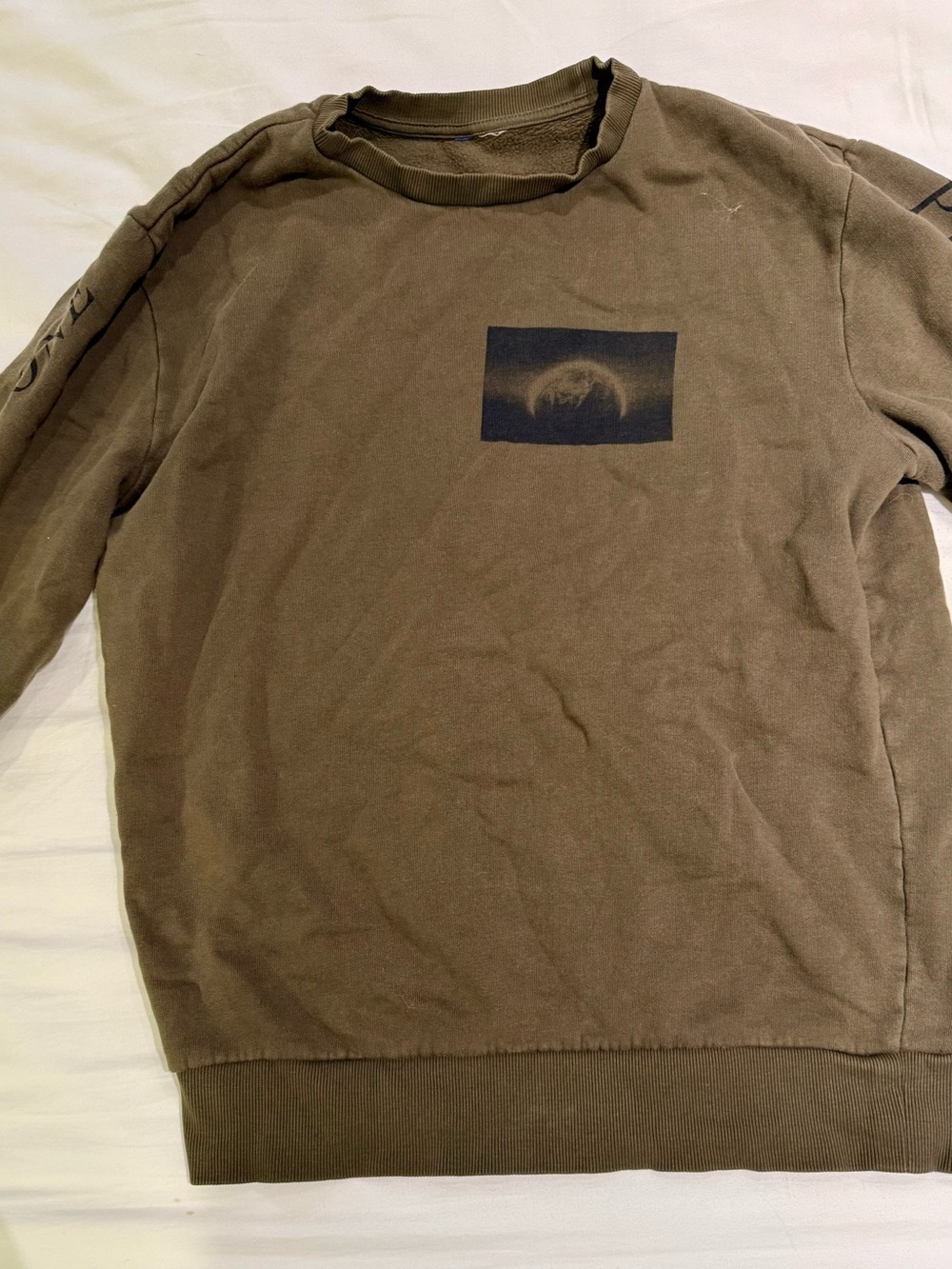 Earth Graphic Crewneck Sweatshirt in Olive Green